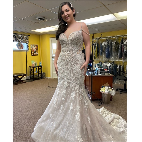 Martina Liana Fit n Flare Ivory Beaded Vintage Lace Satin Tulle Gown Style 942 - Picture 16 of 17